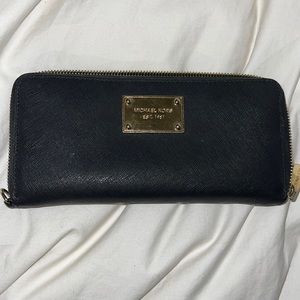 Black Michael kors wallet
